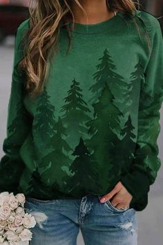 Gradient Landscape Forest Print Green Tree Sweatshirt – immorgo Haine Diy, Fashion Themes, Cooler Look, Stil Inspiration, Tie Dye Long Sleeve, Christmas Hoodies, Loose Sweater, Looks Style, Mode Inspiration