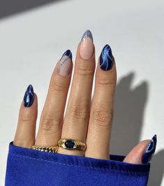 37 Frosty Blue Winter Nails You'll Want to Screenshot - Nail Designs Navy, Blue Winter Nails, Nails January, Blue Chrome Nails, Blue And Silver Nails, Silver Nail Designs, Navy Blue Nails, Chrome Nails Designs, January Nails