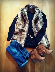 love this combo.. Faux Fur Vests Outfits, Fur Vest Outfit, Vest Ideas, Fur Vest Outfits, Woman Vest, Vest Outfit, Family Shoot, Fashion Diva, New Location