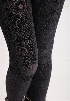 LASER CUT VELVET LEGGING. WANT. Accessories to go with: https://www.etsy.com/shop/studio777 Cut Out Leggings, Leggings Nike, Velvet Leggings, Dark Fashion, Black Tights, Goth Fashion, Printed Leggings, Latest Fashion For Women