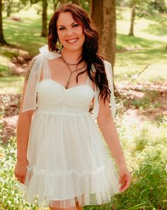 Indulge in the romance and charm of our Lewiston Babydoll Dress. The dreamy gauze overlay and self-tie shoulder straps create a beautiful, ethereal silhouette while the smocked shirring accentuates your curves. True to size Self tie shoulder ribbons Smocked backed bodice that allows for stretch and better fit Padded cups Smocked shirring gauze overlay with fabric lining We do recommend wearing a slip as the bottom can be more sheer Kaeth is wearing her regular size medium Chest 36" Waist 30" Hip Wild Rag, Babydoll Dress, Bridal Collection, Shoulder Straps, Smocking, Baby Dolls, Bodice, Romance, Size Medium