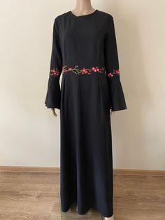 This is a lovely vintage black boho style dress, size L Vintage condition is perfect  Measurements below  Shoulders 40cm Pit to pit 52 Sleeve length 46  Length 143  The mannequin in the pictures is size Xs and 170 cm tall  Worldwide shipping included with Tracking number Modest Fitted Black Abaya, Spring Black Maxi-length Abaya, Spring Black Maxi Length Abaya, Black Modest Floor-length Maxi Dress, Modest Black Floor-length Maxi Dress, Long Black Abaya For Spring, Black Long Abaya For Spring, Long Black Spring Abaya, Spring Black Long Abaya