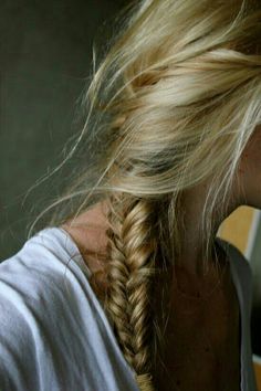 Treccia Messy Fishtail Braids, Fishtail Braid Hairstyles, Fishtail Braid, Fish Tail Braid, Hair Envy, Beauty Hair, Great Hair, Messy Hairstyles