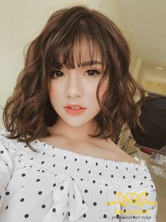 Tóc ngắn ngang vai uốn xoăn Curly Asian Hair, Digital Perm, Korean Short Hair, Shot Hair Styles, Short Wavy Hair, Haircuts For Medium Hair, Curly Hair With Bangs, Long Hair With Bangs