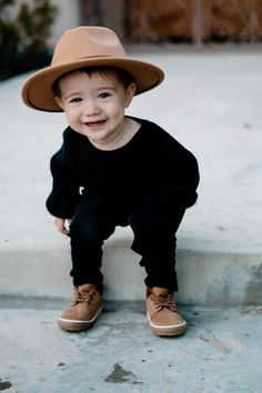 "- 35% Polyester / 65% Cotton - Removable Faux Leather band - Engraved \"Rad Tod\" on band 6-24 months: 48 cm 2-5 years: 54 cm Adult: 58 cm" Cool Baby Boy Outfits, Fedora Hat Outfits, Toddler Boy Summer, Baby Boy Hats, Newborn Boy Clothes, Matching Mom, Toddler Fall, Little Boy Fashion, Toddler Hat