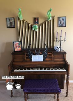 an old piano has been decorated for halloween