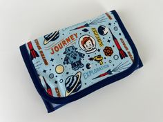 If neck pouches aren't cool enough, anymore. Wallet for kids and the young at heart ;)  robust with canvas at the back Theme fabric: Little Spaceman, light blue Lining: blue, white dotted Altogether 9 Pockets: - 1 pocket for coins inside, incl. zipper - 7 open Pockets - 1 for banknotes and 6 for cash cards, e.g. - 1 more zipper pocket outside  Fastener: Velcro optional (choose at the pull down menu, please): - outside pocket (at the back) opaque, for coins or other small stuff, or as a mesh / tr Casual Blue Pencil Case For Daily Use, Blue Pouch Pencil Case For Storage, Blue Rectangular Playful Pencil Case, Playful Blue Rectangular Pencil Case, Small Stuff, Young At Heart, Coin Purses, Purse Pouch, Bank Notes