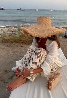 Beach Resort Outfits, Top Aesthetic, Rock Aesthetic, Island Outfit, Summer Picture Poses, Vacation Mood, Beach Photography Poses, Sequin Dresses