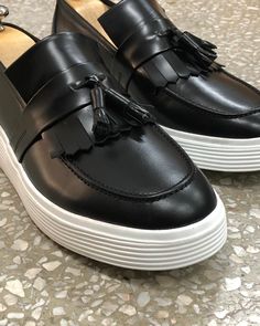 Shop Black Tassel Espadrille Loafer online. Ready to wear shoes are comfortable and make your look more stylish. Mens Vans Shoes, Brogues Men, Pattern Shoes, Gentleman Shoes, Sneaker Lovers, Shoes Photography, Walk In My Shoes, Black Loafers, Brogue Shoes