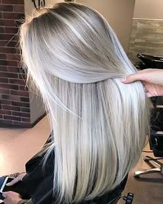 Light gray plus gold, surprising color. Do you like it? Pearl Blonde, Silver Blonde, Long Hair Color, Ash Blonde Hair, Hair Color For Women, Brown Blonde Hair, Long Blonde, Long Straight Hair