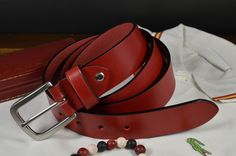 Caracteristics : Model : B- CALF LEATHER RED CLASSIC Genuine 1ª CALF LEATHER The belt including 1 fix keeper Color : RED Handmade Width : 35 mm Length : 90 - 95 - 100 - 105 - 110- 115 CM Thickness : aprox. 4 mm Waterproofed : NO Buckle : Inox steel brushed - FREE INCLUDED PLEASE CHECK YOUR SIZE CAREFULLY - WE THEREFORE HAVE INCLUDED A PHOTO IN THE LAST PICTURE TO AVOID MISTAKES WHILE ORDERING IF YOU ARE NOT SURE, PLEASE CONTACT US Luxury Red Leather Belt, Classic Red Belt Buckles With Removable Belt, Classic Leather Belt Buckles For Gifts, Classic Leather Belt Buckles As Gift, Classic Red Belt For Formal Occasions, Elegant Red Leather Belt, Classic Red Formal Belt, Formal Red Leather Belt, Valentines Day Fashion