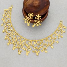 Lightweight Gold Jewellery, Lightweight Gold Necklace, Gold Set Design, Gold Jewellery Collection, Simple Bridal Jewelry, Bridal Jewelry Sets Brides