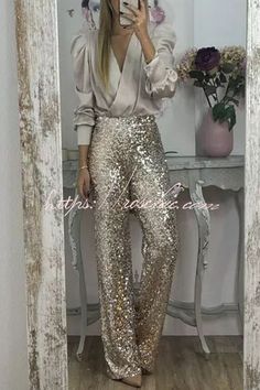 Ruched Swimwear, Sequin Flare Pants, Glitz And Glamour, Sequin Pants, The Diva, Puff Sleeve Blouse, Amelie, Looks Vintage, Party Fashion