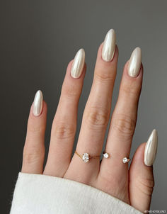 Glazed donut nails are a type of manicure that features a nude base color with a sheer, pearlescent or iridescent topcoat. The result is a subtle, shimmery look that resembles the glaze on a donut. Here, were discussing the trend and how to get the look and our favorite nail polishes to upgrade your manicure! Wedding Nails For Black Bride, Spring Wedding Nails For Guest, Green Wedding Nails For Bride, Wedding Guest Nails Ideas, Grad Dinner, Chrome Manicure, White Chrome Nails, Engagement Nails, Chrome Nail Art