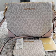 Nwt Michael Kors Teagen Sm Messenger With Matching Cardholder. Designer Beige Bags With Card Slots, Michael Kors Leather Bags With Card Slots, Designer White Bags With Card Slots, White Designer Bag With Card Slots, Michael Kors Clutch With Card Slots, Michael Kors Bag With Card Slots For Daily Use, Michael Kors Luggage, Vanilla Powder, Michael Kors Tote Bags