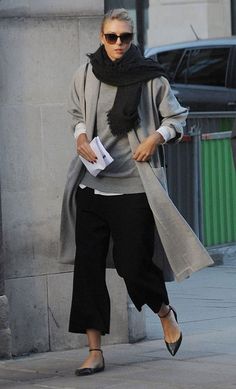 Culottes Outfit, Stylish Fall Outfits, Looks Street Style, Mode Inspiration, Work Fashion, Street Styles, Wearing Black, Smart Casual, Look Fashion