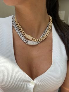 Luxury Diamond Necklace With Chunky Chain, Luxury Diamond Necklace With Curb Chain, Luxury Diamond Necklace With Cuban Link Curb Chain, Elegant Cuban Link Necklace With Vvs Clarity, Luxury Cuban Link Chain Necklace With Diamond Accents, Luxury Diamond Cuban Link Necklace For Formal Occasions, Luxury Diamond Cuban Link Necklace For Formal Events, Formal Diamond Cuban Link Necklace, Yellow Diamond Necklace