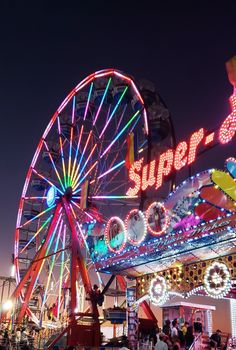 Ferris wheel, sunset, purple sunset, state fair Fair Games Aesthetic, Purple Sunset Aesthetic Wallpaper, Aesthetic Carnival Pictures, Fair Outfit Ideas Summer, Feria Aesthetic, Summer Fair Aesthetic, State Fair Aesthetic