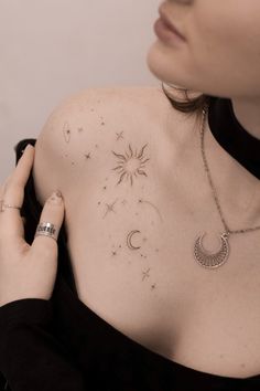 Tatoo aesthetic тату эстетика stars звезды moon sun луна солнце идея тату Tattoo Sonne, Earthy Tattoos, Halloween Tattoo, Tatuaje A Color, Halloween Tattoos, Elegant Tattoos, Feminine Tattoos