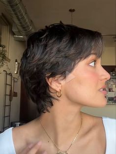 Super Short Layered Bob, Haïr Cut Short Hair, Pixie Haircut Aesthetic, Super Short Bob With Bangs, Alt Pixie Cut, Outgrown Buzzcut, Grunge Pixie Haircut, Pixie Cut Straight Hair, Alt Haircuts