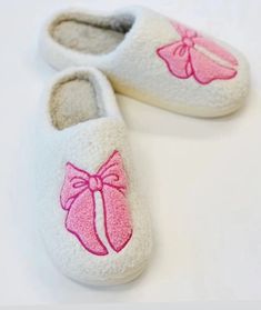 Step into comfort and cuteness with our cozy plush slippers, adorned with sweet bows and designed to keep your feet warm and toasty. Soft, fuzzy, and irresistibly cozy, these slippers are the perfect treat for your feet after a long day! Sizes XS=5/6, S=6/7, M=8/9, L=10/11 Bow Slippers, Sorority House, Chunky Heel Ankle Boots, Plush Slippers, Holiday Sparkle, Slippers Cozy, Comforters Cozy, New Arrival Dress, Pink Bow