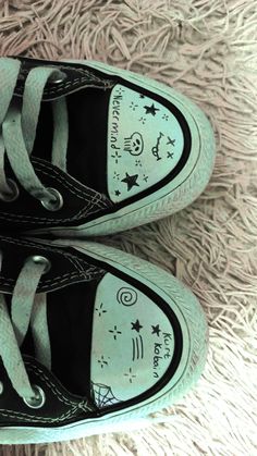 Converse Doodle Ideas, Drawing On Converse Ideas, Vinny Core, Sneaker Doodle, Converse Sketch, Converse Shoes Aesthetic, Drawing On Converse, Converse Drawing