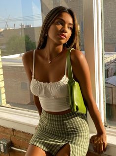 Pretty Summer Outfits Aesthetic, Slim Girls Outfit Style, Strap Top Outfit, Styling Crop Tops, Fashion Inspo Outfits Summer, Spring Fits Aesthetic, Cute Crop Top Outfits, Summer Top Outfit, Summer Outfits Tops