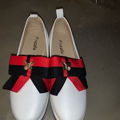 Shoes Casual Party Flats With Round Toe, Spring Sneakers With Red Sole, Spring Flat Sneakers With Red Sole, Casual Flats With Red Sole, Casual Leather Flats For Party, Trendy White Leather Flats, Chic Flats With Red Sole And Round Toe, White Lace-up Chic Flats, Chic White Lace-up Flats