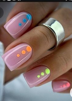 Trendy Manicure Summer 2024, Neon Simple Nails, May 2024 Nail Trends, Manicure Ideas 2024, Spring Nail Trends 2024, 2024 Nail Trends Design, Neon Gel Nail Designs, Summer Nail Art Designs 2024, Manicure 2024 Trends