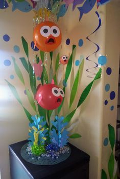 an aquarium themed birthday party with balloons and streamers in the shape of clowns