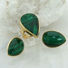 14K Yellow Gold Malachite Earrings & Ring Set, pear shaped 1 x .75 inch earrings with push backs, 1.25 x .80 inch pear shape ring, Ring size 6.75, 30 grams Stock # BB595RA19 This listing contains photographs of the actual item you will receive. Our items are in excellent condition with little or no signs of wear and many are one of a kind pre-owned estate finds. Please look closely at the pictures in this listing as they are part of the product description. Please read the description, as any im Fine Jewelry With Cabochon Drop, Fine Jewelry Drop Cabochon, Teardrop 14k Gold Jewelry With Natural Stones, Fine Jewelry With Pear-shaped Cabochon, 14k Gold Teardrop Jewelry With Natural Stones, Modern Pear-shaped Jewelry For Gifts, Green Teardrop Polished Jewelry, Pear Shape Ring, Malachite Earrings