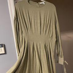 Very Flattering Green Linen Dress Size Us 8 Pleated Long Sleeve Midi Dress For Day Out, Long Sleeve Maxi Dress For Day Out, White Puff Sleeve Dress, Plunging Neckline Dress, Green Linen Dress, Floral Tulle Dress, Frock And Frill, Orange Fits, Coctail Dresses