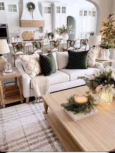 Get easy and stylish Christmas decor ideas for your living room to quickly deck the halls and create a festive atmosphere. #ChristmasOnABudget #DIYDecor #HolidayVibes #FestiveHome #BudgetFriendlyDecor #ChristmasCheer Christmas Living Room Decor, Christmas Living Room, Living Room Decor Inspiration, Cosy Living Room, Christmas Interiors, Christmas Decorations Living Room, Christmas Atmosphere, Christmas Living Rooms, Christmas Bedroom