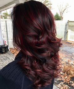 Dark Burgundy Hair Color, Dark Burgundy Hair, Burgundy Balayage, Dark Red Hair Color, Burgundy Highlights, Hair Winter, Blond Balayage, Ombre Hair Blonde, Hair Color Burgundy