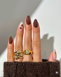 #unghie #autumn #autunno #fallnails Nail Ideas For Thanksgiving, Brown Nails For Fall, Nails For Fall, Brown Nail Art, Ideas For Thanksgiving, Nailinspo Nailart, Brown Nails Design, Thanksgiving Nail Art, Fall Designs