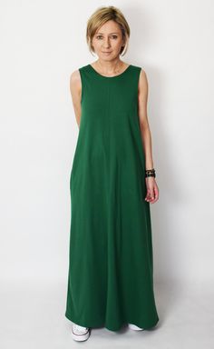 Cotton maxi dress with pockets on the sides and a neckline at the back. Perfect not only for summer :) Size (total length / bust) US --- UK --- EU/DE 4 ----- 6 ----- 34/XS (138/84) 6 ----- 8 ----- 36/S (138/88) 8 ----- 10 --- 38/M (139/92) 10 ---- 12 --- 40/L (140/96) 12 ---- 14 --- 42/XL (140/100) dimensions in cm. 100% cotton. Production methodsewn - own machinery - production in Poland by the Sisters Textile100% cotton, weight 180g/m2 Relaxed Fit Unlined Maxi Dress, Unlined Relaxed Fit Maxi Dress, Cotton Maxi Dress With Relaxed Fit, Unlined, Relaxed Fit Cotton Maxi Dress Unlined, Casual Cotton Maxi Dress Unlined, Casual Unlined Cotton Maxi Dress, Casual Cotton Maxi Dress With Side Slits, Casual Summer Maxi Dress For Everyday, Cotton Maxi Dress With Side Slits