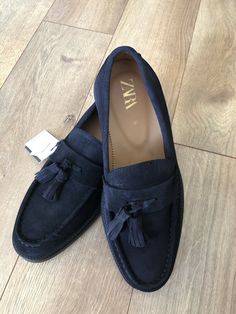 New Mens Zara Light Leather Loafers Shoes Color: Dark Navy Size 7 . Shipped with USPS Priority Mail. SMOKE AND PET FREE HOME RETURNS: The buyer MUST notify within 3 days after receiving the item if a return is desired. The item must be shipped within that 30 day period. Item must be in same condition as received (all tags attached, must be in new, unworn condition). Upon receipt of the item and confirmation of its condition, we will issue a purchase price refund minus original shipping cost. The Blue Loafers, Leather Loafer Shoes, Indian Man, Men Loafers, Loafers Shoes, Zara Man, Shoes Color, Zara Shoes, Shoes Men