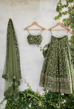 Green Indian Outfit, Indian Bridesmaids Outfits, Orang India, Green Lehenga Choli, Lehenga Choli For Women, Choli For Women, Outfits Indian, Indian Outfits Lehenga, Wedding Lehengas