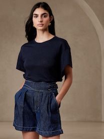 Women's Linen Clothes | Banana Republic Chic T-shirt For Casual Gatherings In Summer, Chic T-shirt For Casual Summer Gatherings, Spring Linen T-shirt, Modern Linen Tops For Fall, Chic Boxy Summer Tops, Womens Linen Clothes, Latest T Shirt, Linen Shop, Luxury Linen