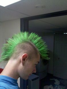 Punk Hairstyles For Men, Yuh Huh, Green Hair Men, Punk Mohawk, Neon Green Hair, Mohawk Mullet