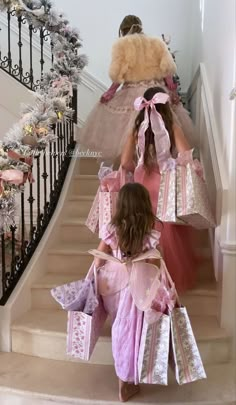 Rich Mom House, Pinterest Mom Aesthetic, Pink Family Aesthetic, Preppy Mom Aesthetic, Future Mom Aesthetic, Mommy And Daughter Aesthetic, Mom Vibes Aesthetic, Rich Mum Aesthetic, Loveshackfancy Kids