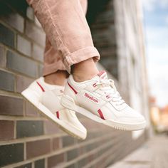 Reebok Sneakers Outfit, Sneakers Outfit Street Styles, Reebok Sneaker, Reebok Classics, Red Details