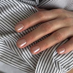 Minimal Short Nails, Short Nail Designs Minimal Natural, Classic Short Nails, Nails Square Short, Minimal Manicure, Square Gel Nails, Classic Nails, Nail Ring, Minimalist Nails