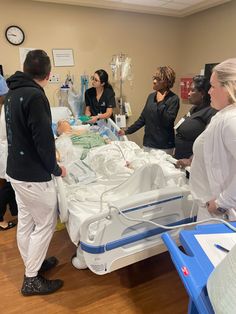 Critical Care Nurse residents in the simulation lab during a malignant hyperthermia drill. Accident Victim On Hospital Bed, Hospital Pictures Accident, Hospital Admit Pics, Surgery Room, Prison Jumpsuit, Nurse Style, Doctor Life, Student Doctor