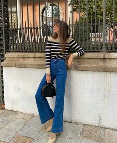 Outfit With Flare Jeans, Outfits With Flares, Flare Jean Outfit, Style Flare Jeans, Fall Fashion Staples, Jean Flare, Soft Classic