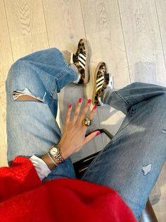 Spring fit 🐆 leopard print adidas sneakers, blue baggy jeans, red sweater #springoutfitsforwomen Red Sneakers Outfit, Leopard Print Adidas, Sneakers Outfit Work, Blue Baggy Jeans, Leopard Jeans, Bar Outfit, Spring Couture