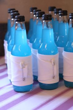 there are many blue bottles with lids on the table