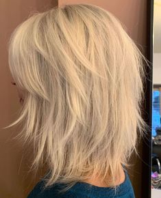 Medium Shaggy Hairstyles, Medium Shag, Modern Shag Haircut, Medium Shag Haircuts, Shaggy Haircuts, Beauty Makeover, Short Shag, Shag Hairstyles, Hair Haircuts