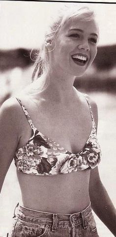 Jennie Garth 90210, 1990s Looks, Fashion 1990s, 2000s Clothes, 90s Floral