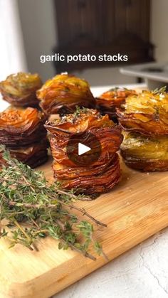 the video shows how to make garlic potato stacks